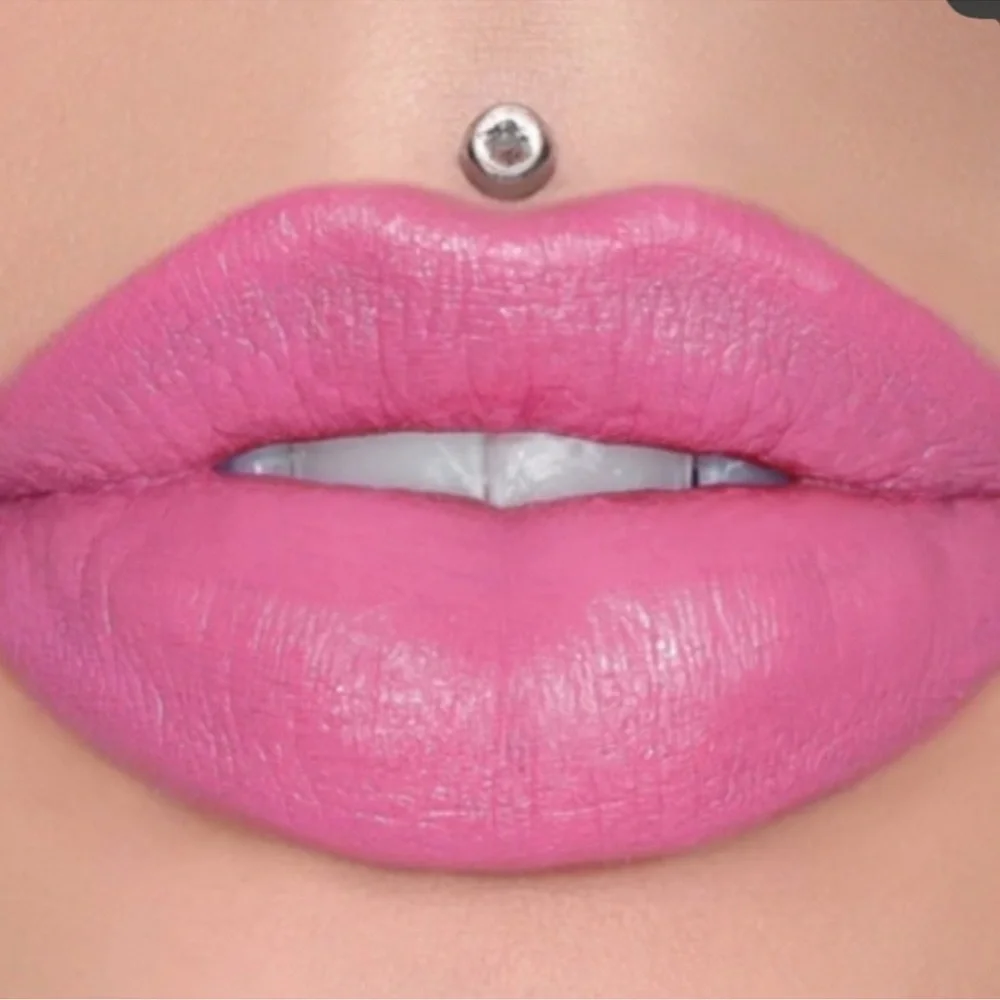 Jeffree Star Velvet Trap Lipstick Holy Fashion Pink Matte